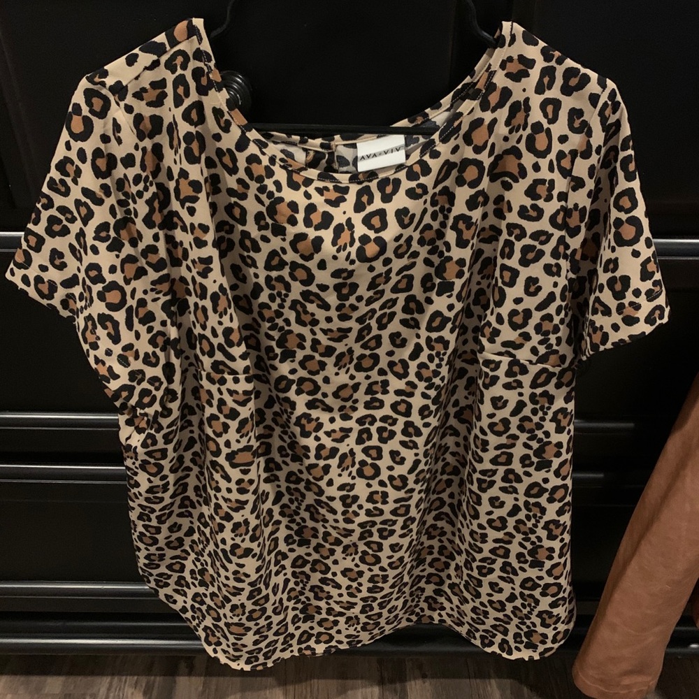Never worn cute leopard top